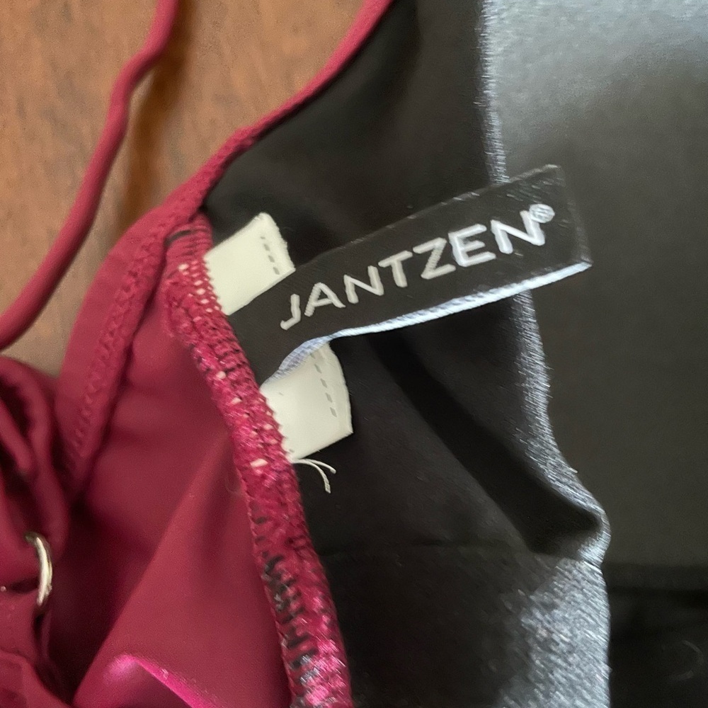 Jantzen one piece Burgundy size S-M Lower Rouching , Tommy control swimsuit - Picture 6 of 6